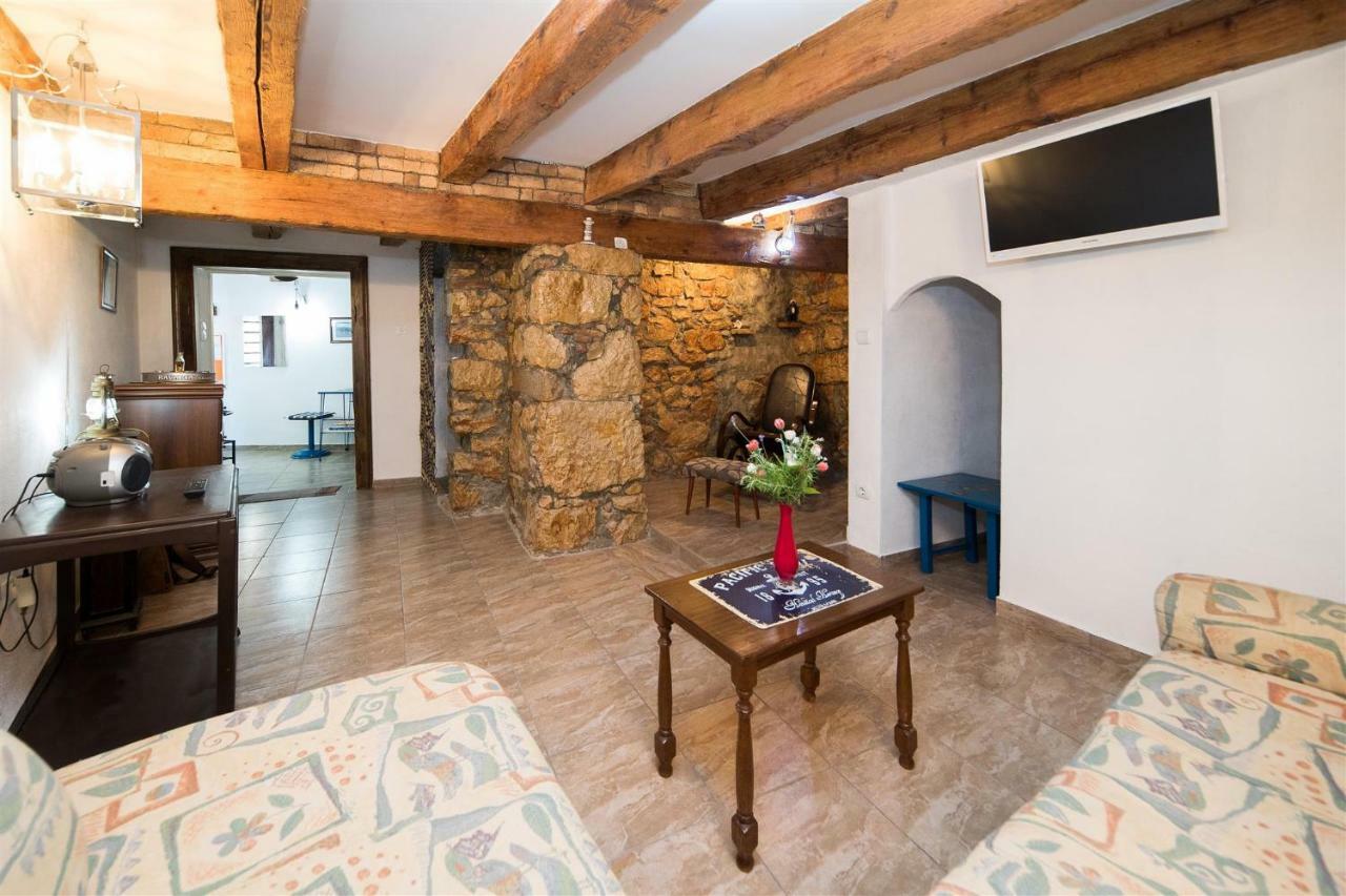 Apartmani More Crikvenica Exteriör bild